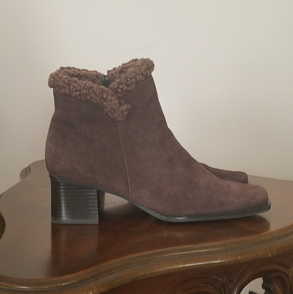 -White Mt.- brown suede booties, 7.5 - Picture 2 of 6